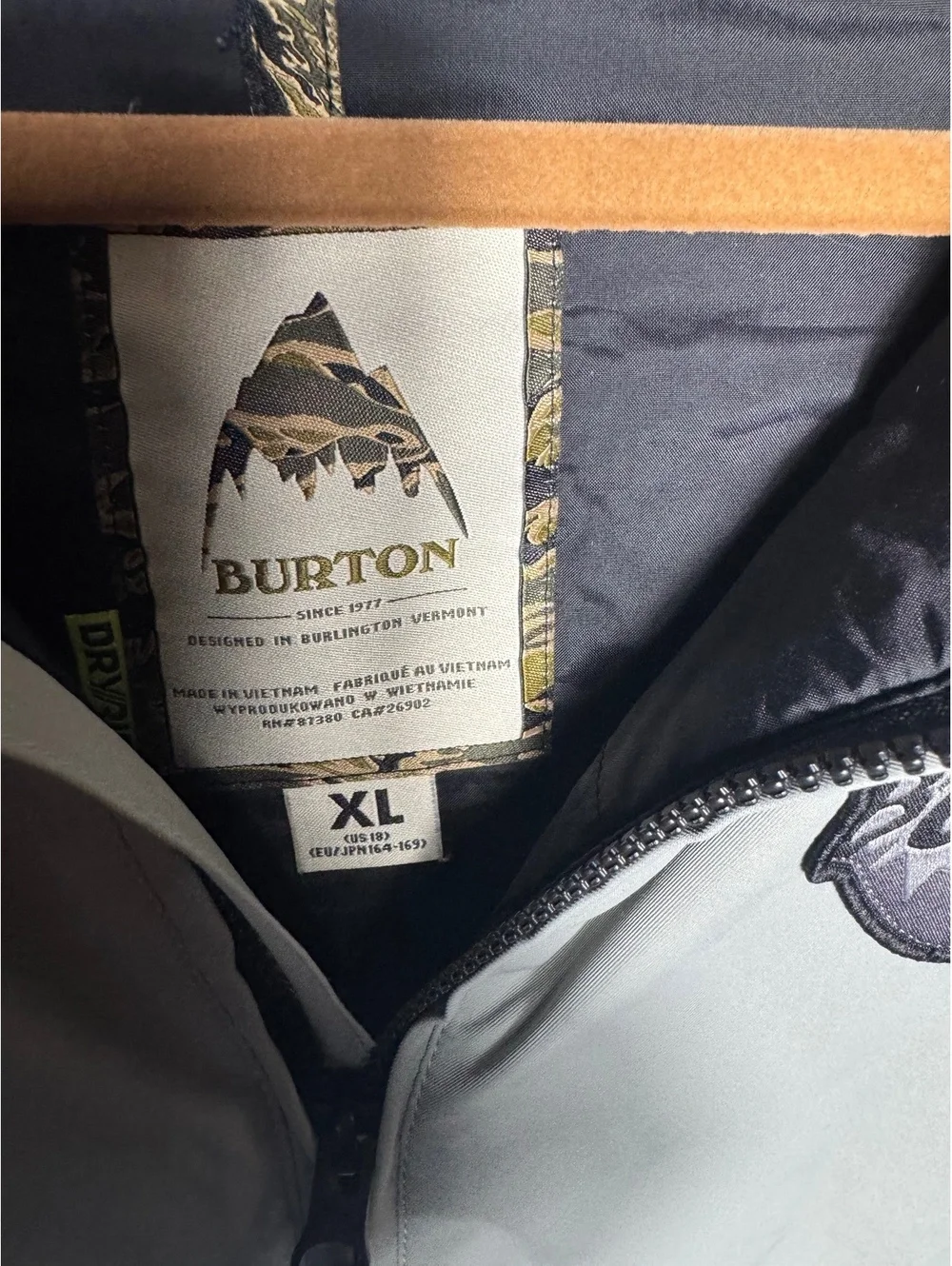 Burton XL Two-Tone Hooded Jacket with Striped Ribbed Hem and Cuffs Youth XL
